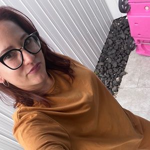 Meet your Posher, Ivis claudia